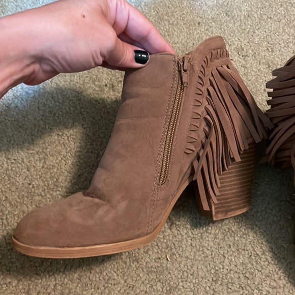 Vanity | suede fringe ankle boots | size 9 - Picture 6 of 8